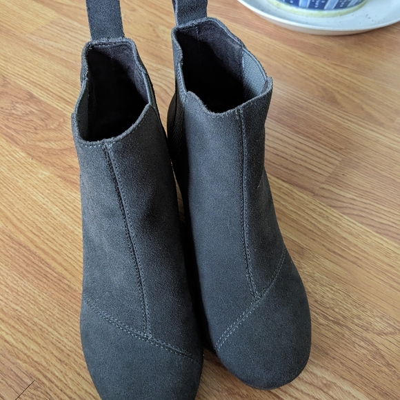 NWOT Grey TOMS Wedges - Picture 4 of 5